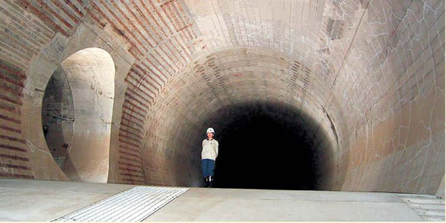 東京都の「神田川・環状七号線地下調水池」パンフレットより