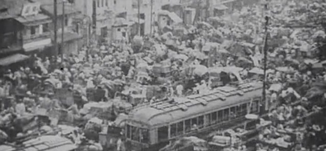 「関東大震災映像デジタルアーカイブ／関東大震災［返還映画版］より上野山下の街頭を埋めた避難民