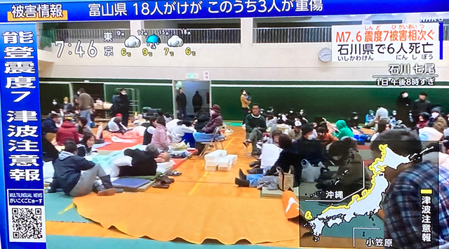 避難所の様子(NHKテレビより)